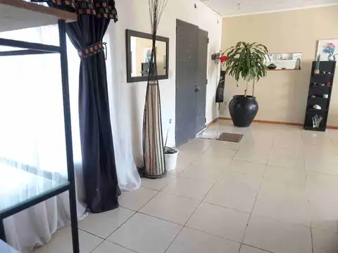 VENTA CASA 3AMBIENTES/C/COCHERA Y PATIO/LOS ROBLES