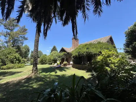 Casa 6 ambientes con 2 baños