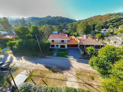 Casa 13 ambientes con 5 baños