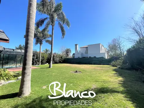 Casa 5 ambientes con 3 baños