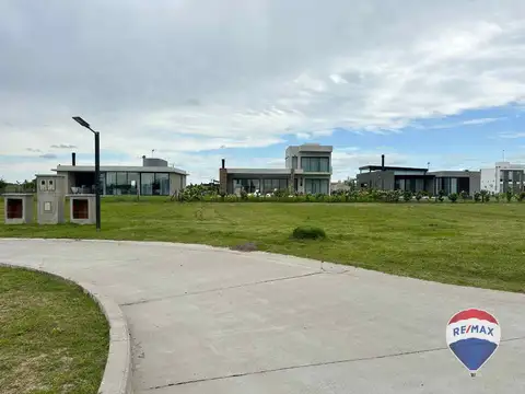 LOTE EN VENTA EN LARES DE CANNING, INTERNO.