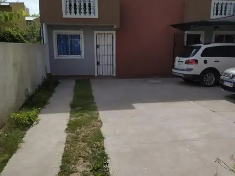 DUPLEX TRES AMBIENTES CON COCHERA - GAS CONECTADO