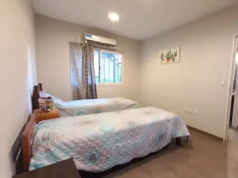 Casa 7 ambientes con 2 baños