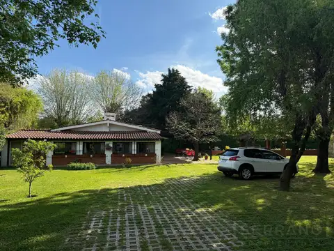 NOT. Venta casa 6 ambientes cobre lote de 2142m2 en Parque Sakura, Exaltacion de la Cruz