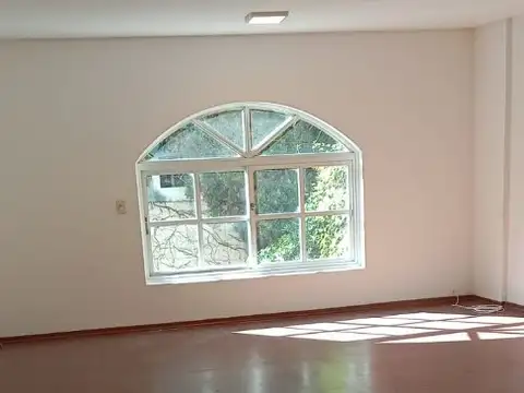 Acassuso 100, Piso 1