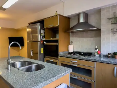 Departamento 6 ambientes con 2 baños