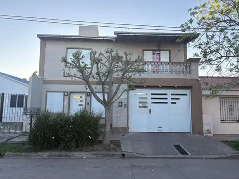 VENTA HERMOSA CASA  FAMILIAR