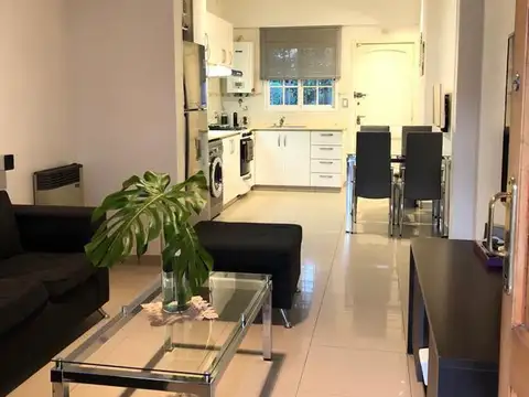 Casa 7 ambientes con 2 baños