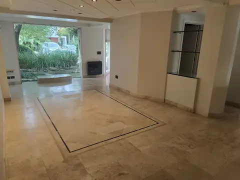 Casa en Venta con 3 cocheras