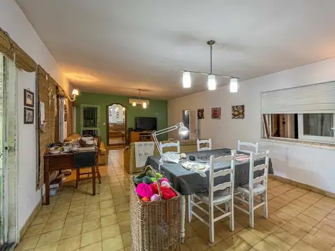 Casa en Venta con 2 cocheras