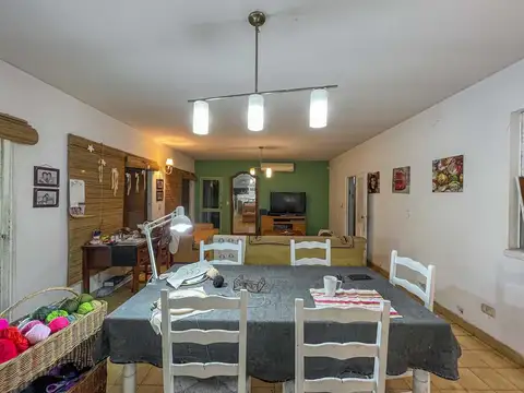 Casa 9 ambientes con 3 baños