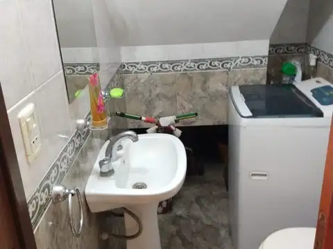 Casa 4 ambientes con 1 baño