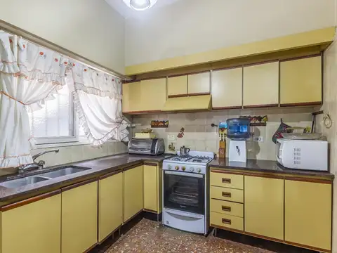 Casa 5 ambientes con 2 baños