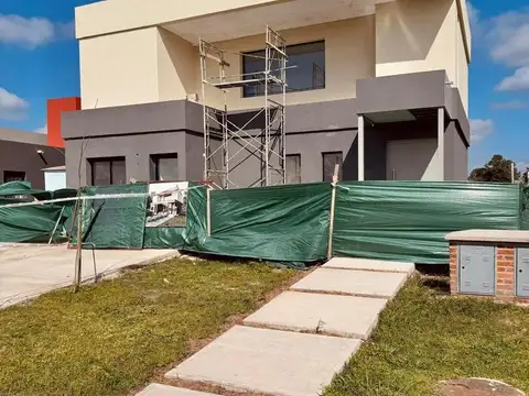 Casa venta en santa Lucia - Pilar del este