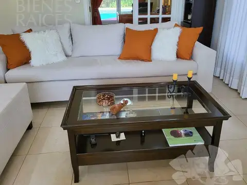 Casa en Alquiler con 2 cocheras