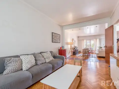 Casa 5 ambientes con 2 baños