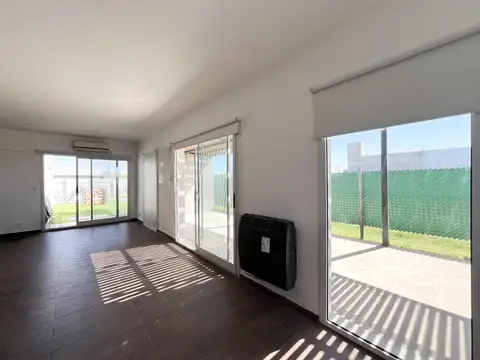 Casa 2 ambientes con 1 baño