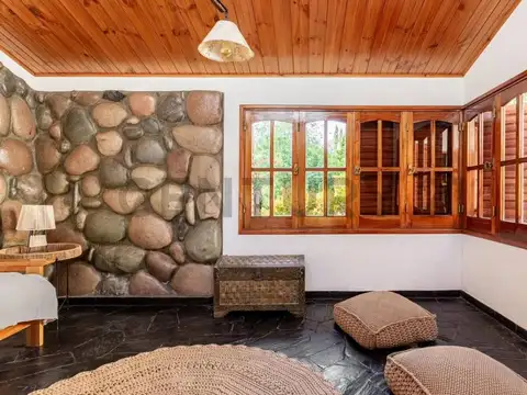 Casa 9 ambientes con 5 baños