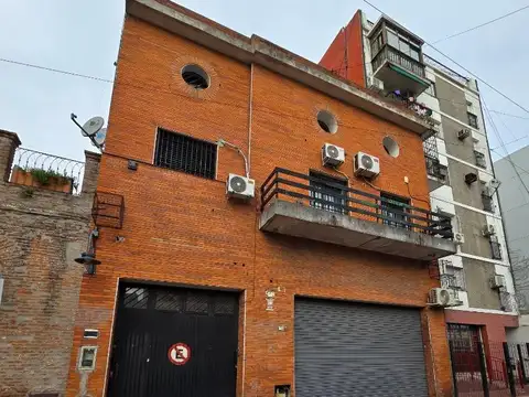 Edificaciòn con local, garage y 2 pisos