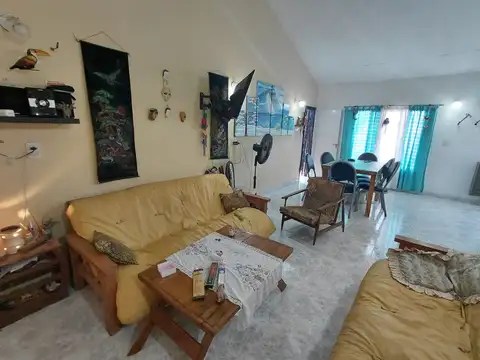 Casa 3 ambientes con 2 baños
