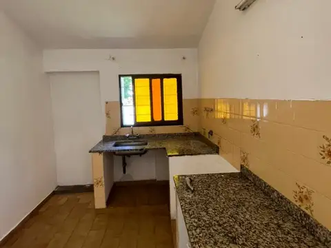 CASA EN VENTA - ITALIA Y CARLOS PELLEGRINI ( alvear)