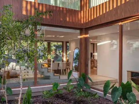 Casa 5 ambientes con 4 baños