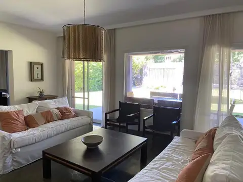 Casa 5 ambientes con 3 baños