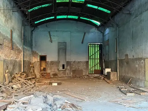 GALPON. AV. HIPOLITO YRIGOYEN. ESCALADA/BANFIELD