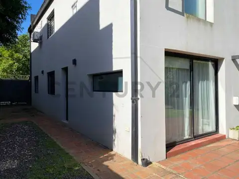 Casa en Alquiler con 1 cochera