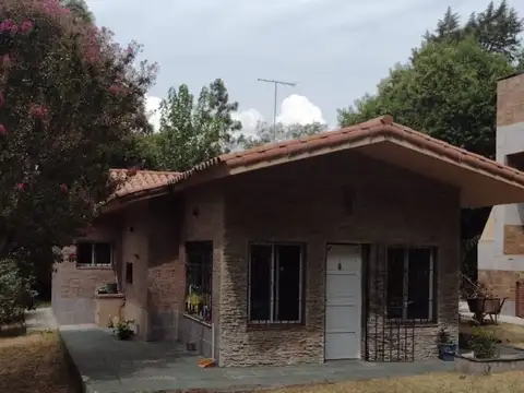 Hermosa propiedad en Villa La Rivera de 4 dormitorios