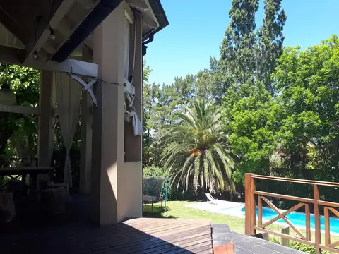 Casa en Venta con 2 cocheras