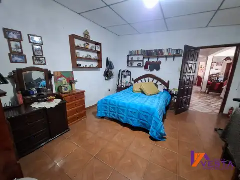 Casa en Venta con 3 cocheras
