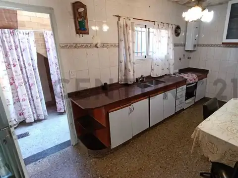 Venta de Casa  Multifamiliar de 315 m² cubiertos con Potencial Comercial en Lote Propio (8.66 x 30).