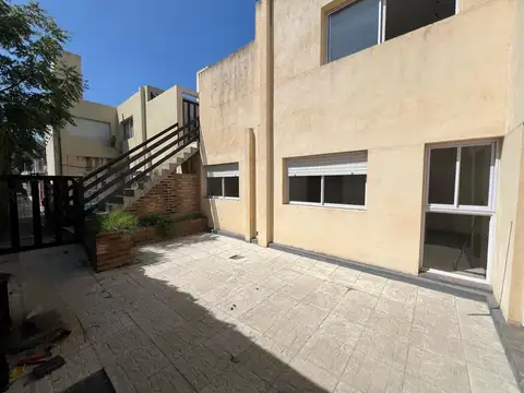 Depto Tipo Casa en Venta al Este