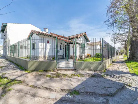 Venta -  Casa 3 ambientes con patio - Zona Regional