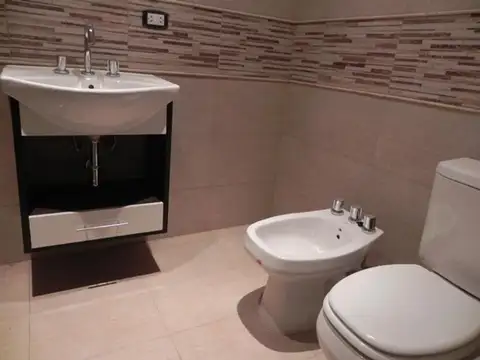 EXCELENTE PROPIEDAD CERCANA A LA ESTACIÓN