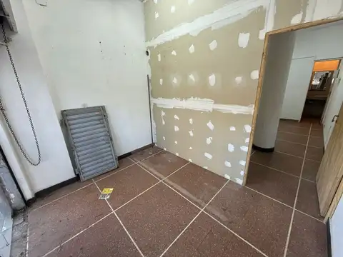 Local en Venta 64 años