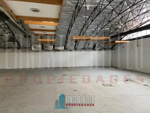 Av Hipolito Yrigoyen 200