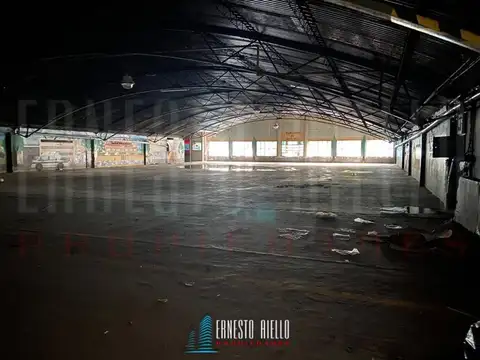 Av Hipolito Yrigoyen 200