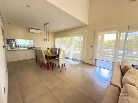 Casa en Alquiler Temporal con 2 cocheras