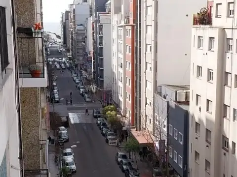 Corrientes 1900 , Piso 7