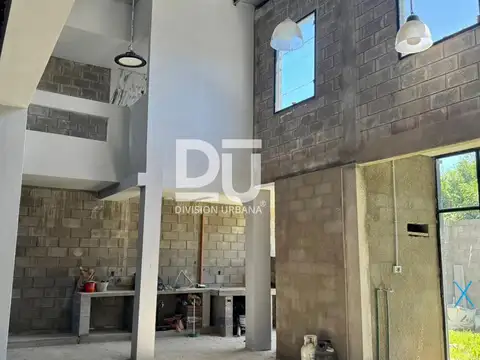 Galpon en Alquiler 10  mts Frente