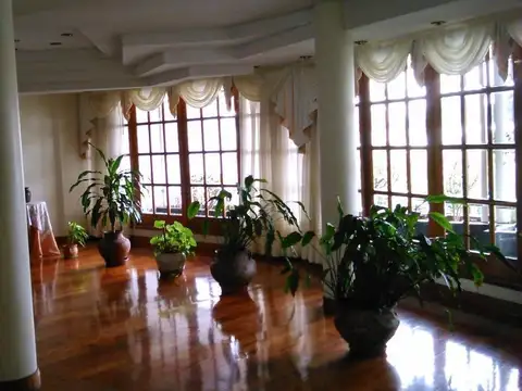 Casa en Venta con 5 cocheras