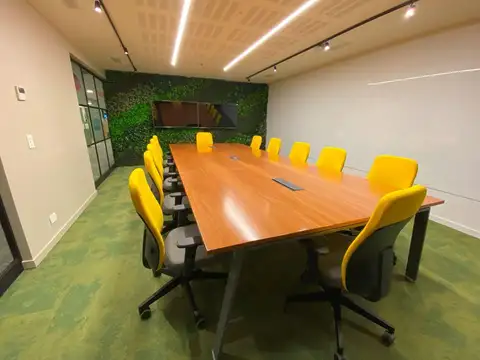 Oficina en Alquiler con 17 cocheras