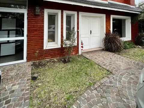 Casa a la venta en Country Banco Provincia  Francisco Alvarez Moreno