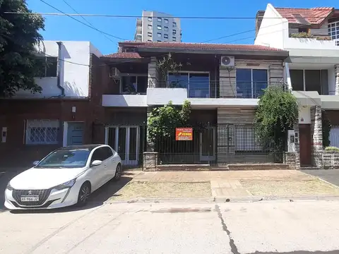 MARAVILLOSA CASA 4 AMB.-GGE P/2 AUTOS-FONDO LIBRE C/PISCINA