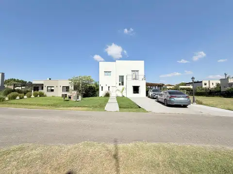 Casa en Venta con 5 cocheras