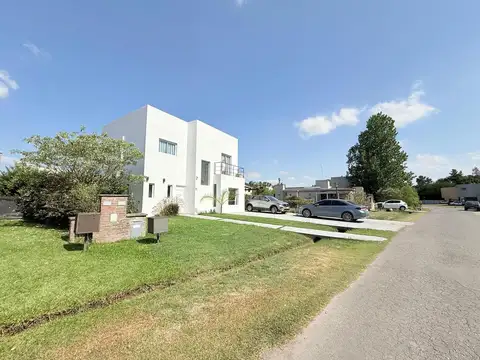 12 de Octubre 56500 Barrio Privado Los Arces, Pilar