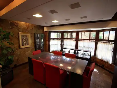 Casa 7 ambientes con 5 baños
