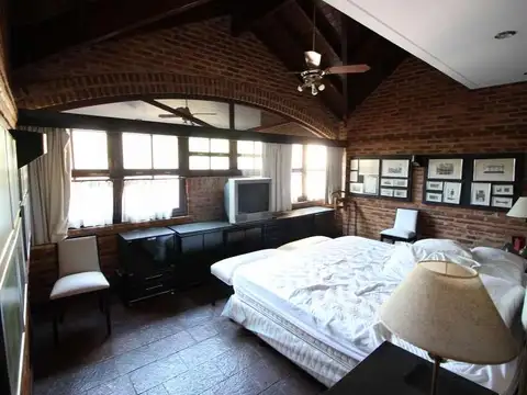 Casa de 7 ambientes en venta en Saint Thomas Norte. Canning, Esteban Echeverría.